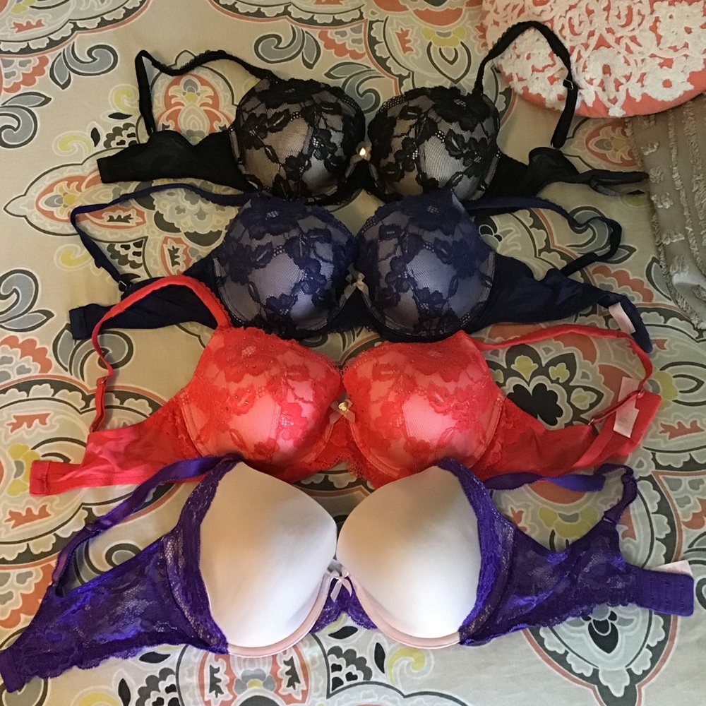 4 Victoria Secrets 34DD bras!